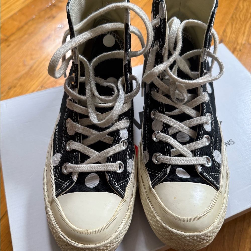 PLAY CONVERSE/ CDG
Polka Dot Red Heart Chuck Taylor All Star ’70